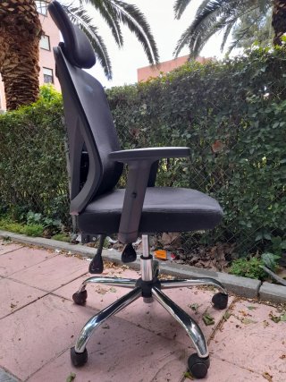 Silla de oficina giratoria negra