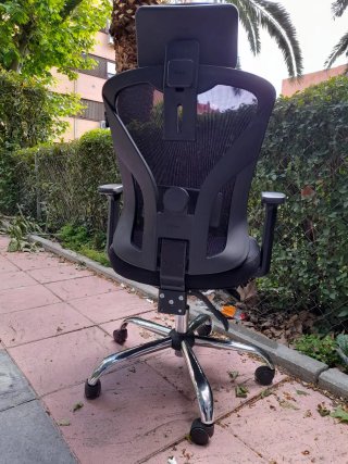 Silla de oficina giratoria negra