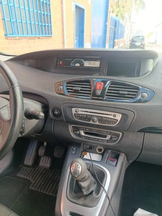 Renault gran  Scenic  2011