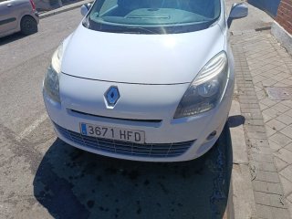 Renault gran  Scenic  2011