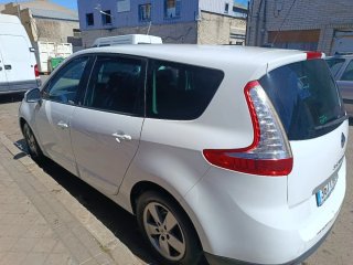 Renault gran  Scenic  2011