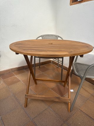 Mesa redonda de madera plegable