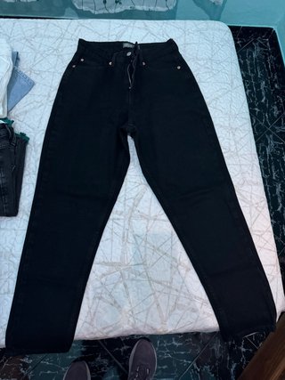 Pantalón negro Bershka Talla 40