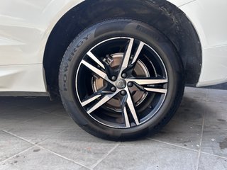 VOLVO XC60 2.0 T8 AWD R.Design Auto