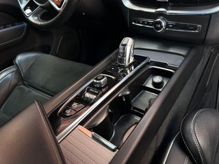 VOLVO XC60 2.0 T8 AWD R.Design Auto
