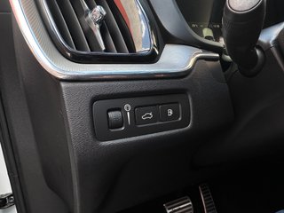 VOLVO XC60 2.0 T8 AWD R.Design Auto