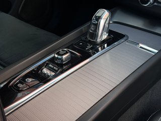 VOLVO XC60 2.0 T8 AWD R.Design Auto