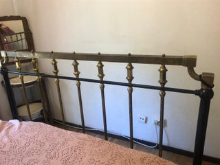 Cama Antigua Hierro Forjado y Latón