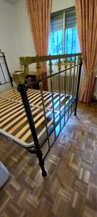 Cama Antigua Hierro Forjado y Latón