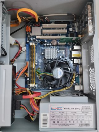 PC completo: Monitor + wifi + ratón + teclado