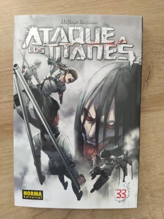 ATAQUE A LOS TITANES 33