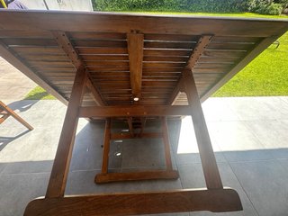 Tavolo quadrato in teak per esterni