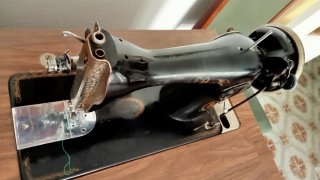 Máquina de coser Alfa con mueble y pedal