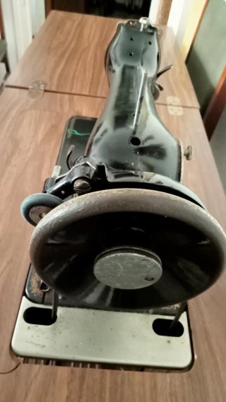 Máquina de coser Alfa con mueble y pedal