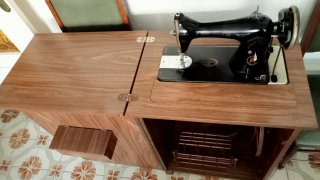 Máquina de coser Alfa con mueble y pedal