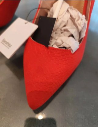 Zapatos de salón rojos Bershka