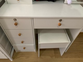 Tocador maquillaje nuevo sin montar
