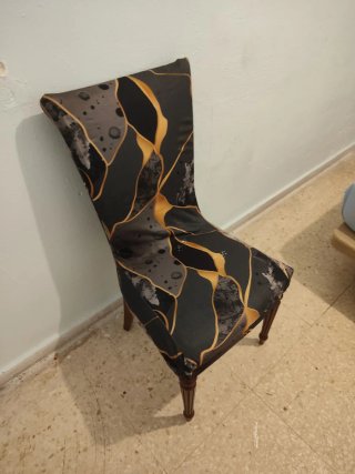Silla con funda estampada