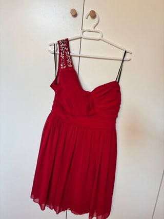 Vestido fiesta rojo pedrería un hombro