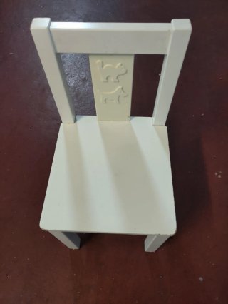 2 Silla infantil blanca con dibujos Mesita pequeña