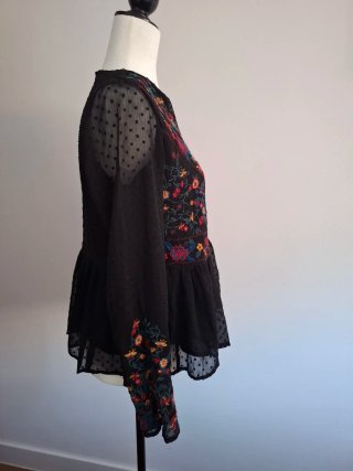Blusa Zara bordada plumeti Talla S