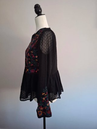 Blusa Zara bordada plumeti Talla S