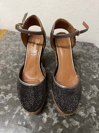 Scarpe con zeppa e cinturino