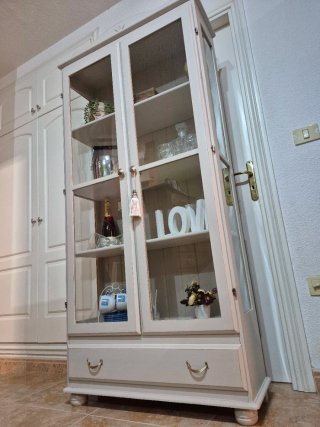 Vetrina in legno rinnovata