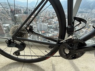 SPECIALIZED AETHOS COMP 2025 – Shimano 105 Di2
