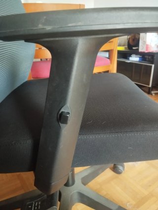 Silla de oficina ergonómica negra