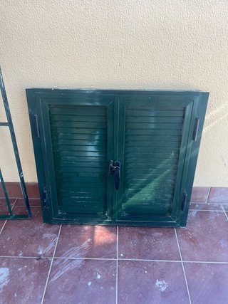 Puertas aluminio verde para mueble de obra