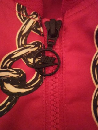 Cazadora Bomber Nike Roja Cadena Dorada