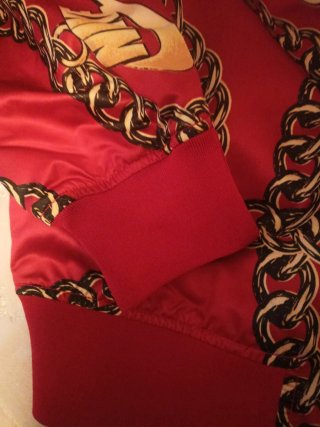 Cazadora Bomber Nike Roja Cadena Dorada