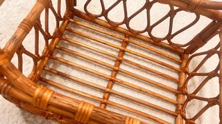 Cesta de mimbre decorativa