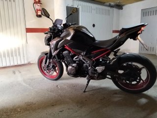 Kawasaki Z900 Naked Negra y Roja