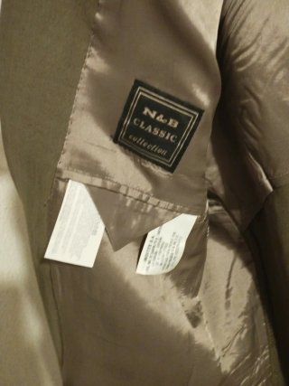 Blazer de lino para hombre color verde caqui.
