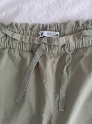 Pantalón verde Zara