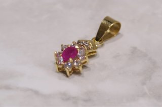 COLGANTE ORO 18K/1.9g