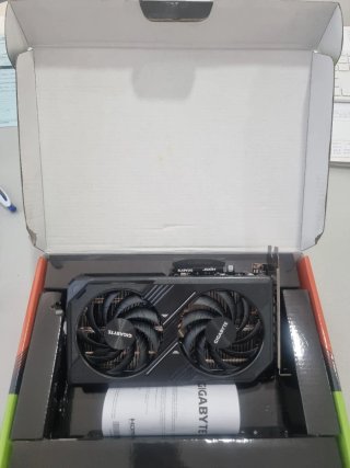 Gigabyte RTX 5060 Windforce OC 8GB.