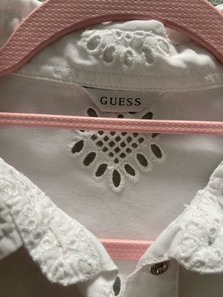 Camisa Guess cropped calados nudo Talla M