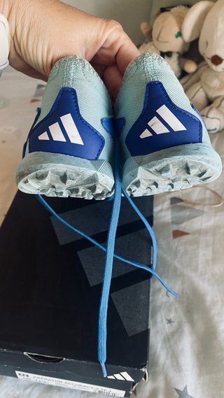 Botas de fútbol Adidas Predator ,talla 31