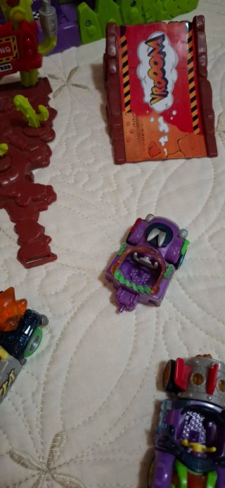 Pista T-Racers con Coches y Figuras