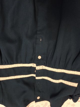 Vestido corto de manga corta de crepe para niña 7