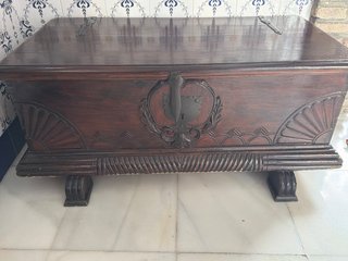 Arcón antiguo de madera y metal