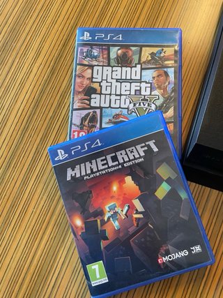 PS4 (PlayStation 4) Negra + 2 Juegos y Mando