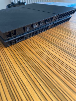 PS4 (PlayStation 4) Negra + 2 Juegos y Mando