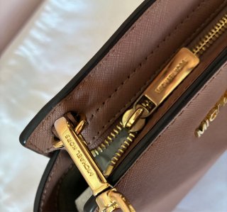Bolso Selma. Michael Kors.Rosa empolvado oscuro.