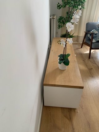 Mueble TV madera y blanco
