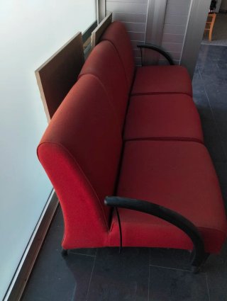 Sofá triple rojo
