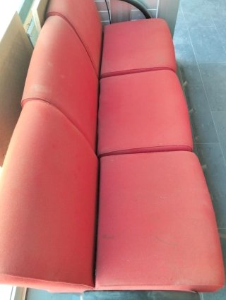 Sofá triple rojo